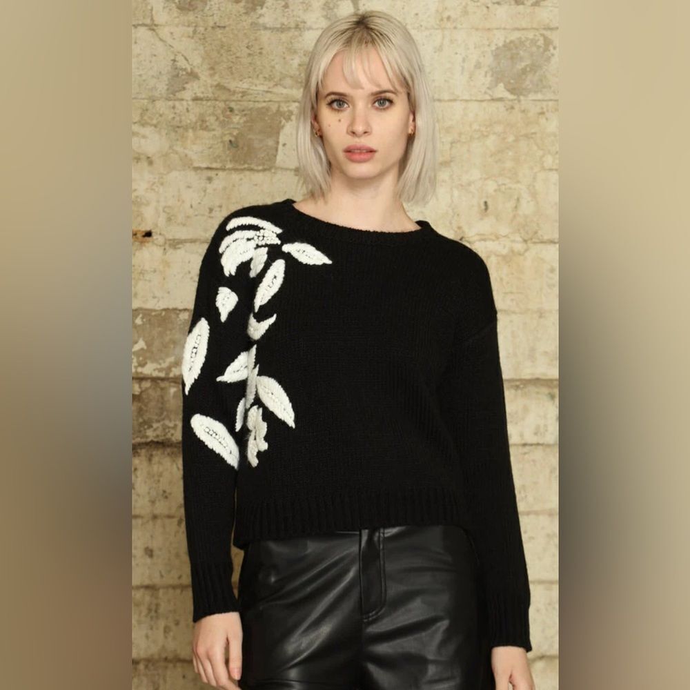 Zero Degrees Celcius 3D Embroidered Sweater Black White Flower Size XS